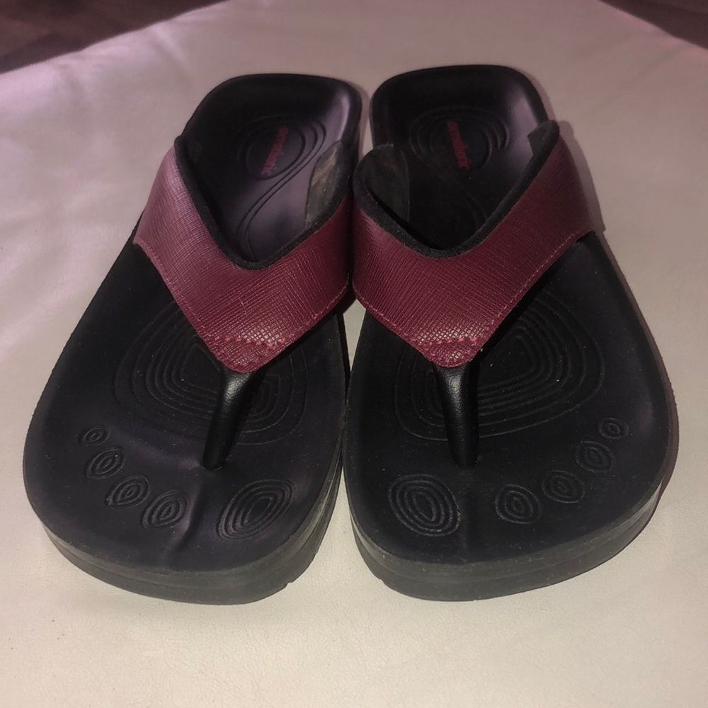 Women's Flip Flop Sandals - Burgundy and Black